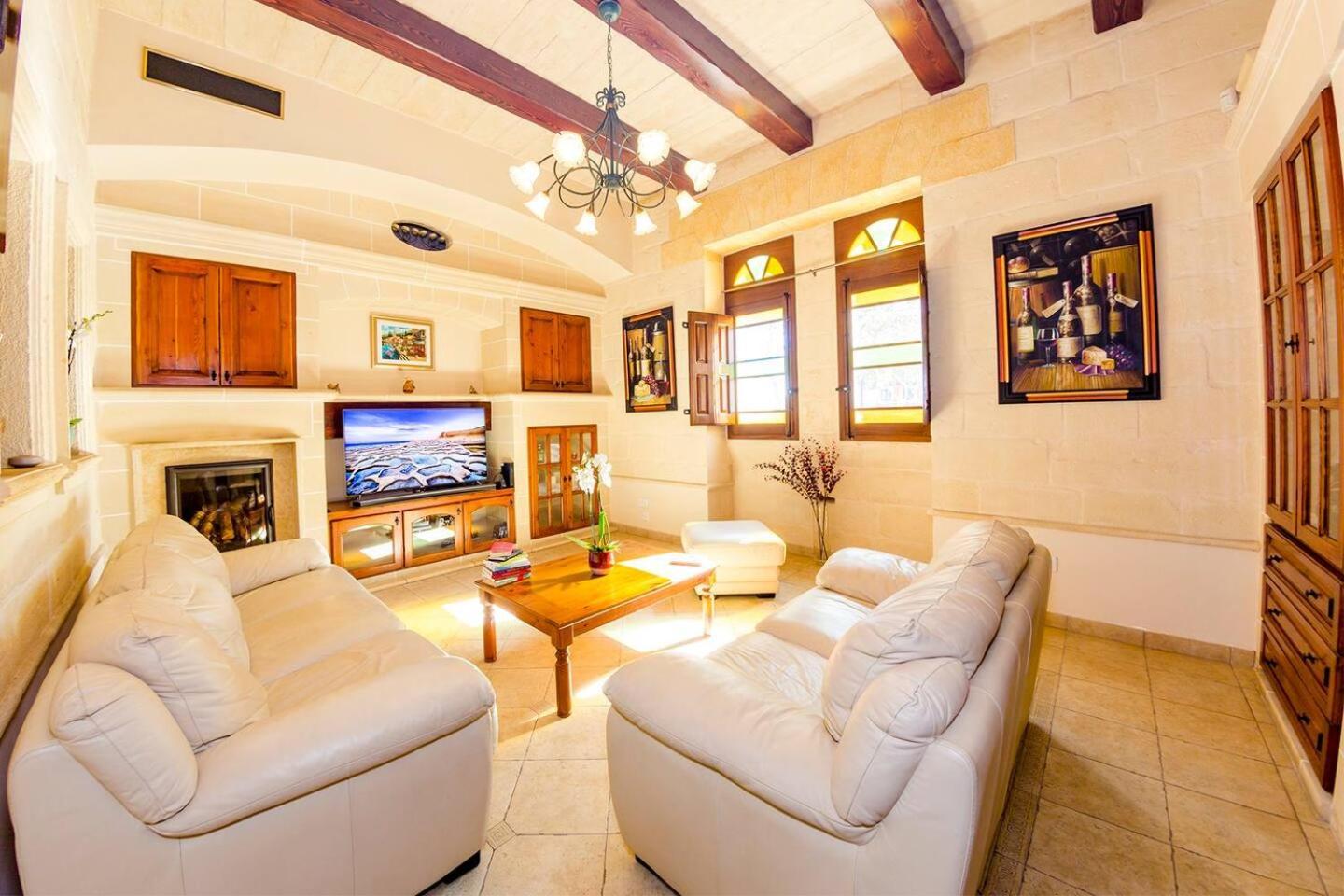 Mellieha Cosy House Of Character By Homely